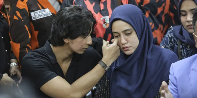 Galih Ginanjar - Rey Utami - Pablo Benua Jadi Tersangka, Fairuz A Rafiq Bungkam Galih Ginanjar - Rey Utami - Pablo Benua Jadi Tersangka, Fairuz A Rafiq Bungkam