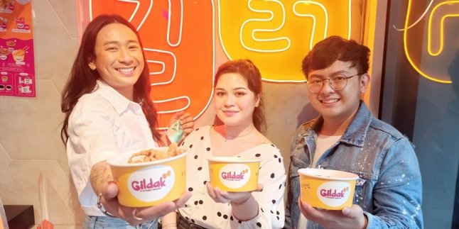 Collaborating with Sibling, Jovi Adhiguna Inaugurates Second 'Gildak' Korean Street Food Outlet