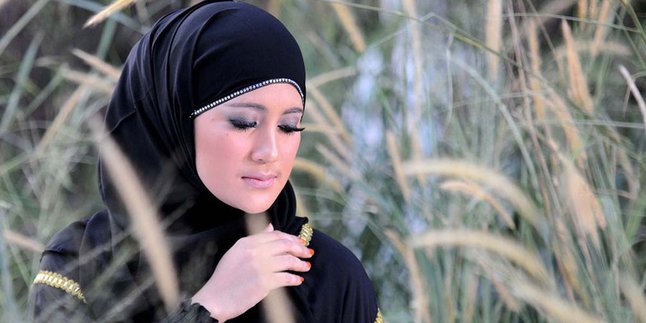 Gandeng Anak, Pipik Dian Irawati Rilis Lagu Mengharukan