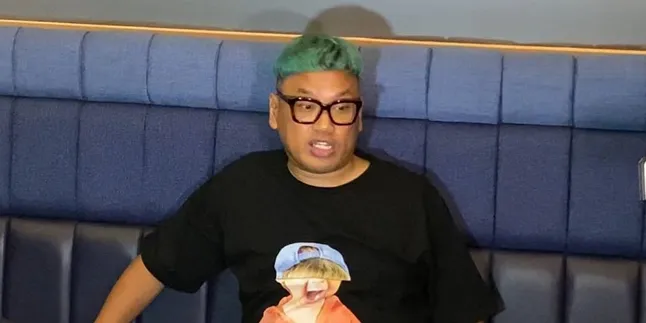 Gandeng Denise Chariesta, Richard Lee, dan Young Lex, Uya Kuya Rilis Single 'Pala Bapak Kau' Untuk Jawab Sindiran Razman Arif Nasution? Gandeng Denise Chariesta, Richard Lee, dan Young Lex, Uya Kuya Rilis Single 'Pala Bapak Kau' Untuk Jawab Sindiran Razman Arif Nasution?