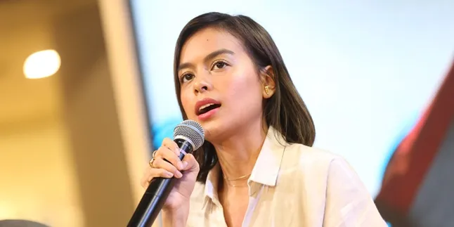 Gandeng Eva Celia, Event 'Ramadan Charity Clutch' Berhasil Galang Donasi dengan Jumlah Fantastis Gandeng Eva Celia, Event 'Ramadan Charity Clutch' Berhasil Galang Donasi dengan Jumlah Fantastis