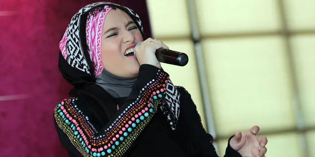 Gandeng Ex Gitaris Slank, Marshanda Nge-Rock