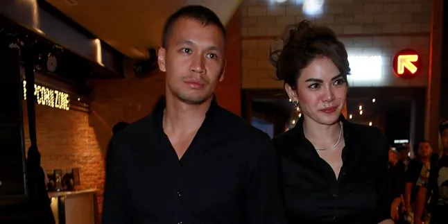 Gandeng Tangan Samuel Rizal, Ini Yang Buat Nikita Mirzani Nyaman