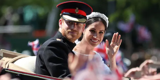 Gandengan Mesra Usai Menikah, Pangeran Harry & Meghan Markle Romantis! Gandengan Mesra Usai Menikah, Pangeran Harry & Meghan Markle Romantis!