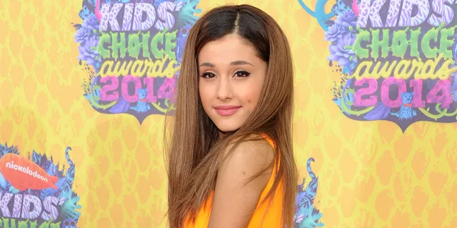 Gandengan Tangan, Ini Kah Calon Pacar Baru Ariana Grande? Gandengan Tangan, Ini Kah Calon Pacar Baru Ariana Grande?