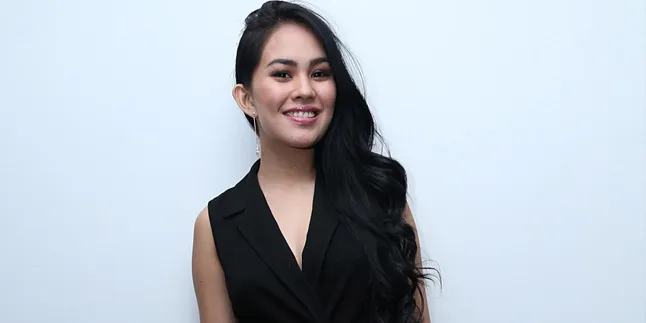 Ganteng, Benarkah Pria Bule Ini Pacar Baru Kartika Putri? Ganteng, Benarkah Pria Bule Ini Pacar Baru Kartika Putri?