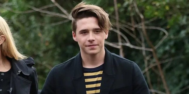Ganteng Hot, Brooklyn Beckham Pamer Perut Seksi Ganteng Hot, Brooklyn Beckham Pamer Perut Seksi