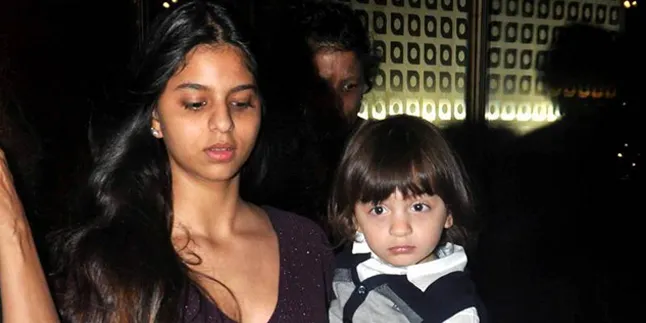 Ganteng! Pakai Jas Resmi, AbRam Khan Makin Mirip Shahrukh Khan Ganteng! Pakai Jas Resmi, AbRam Khan Makin Mirip Shahrukh Khan