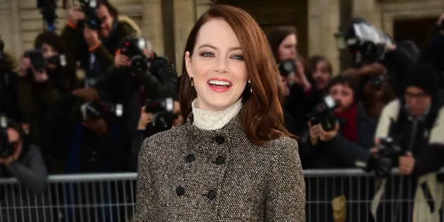 Ganti Warna Rambut Jadi Merah, Emma Stone Makin Cantik Atau ...