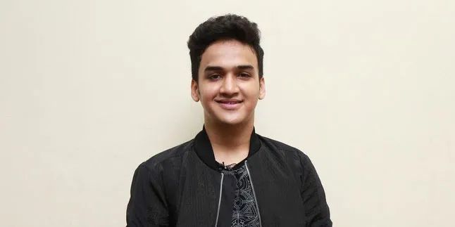 Gara-Gara Ayu Ting Ting, Aktor India Ini Suka Makan Cilok Gara-Gara Ayu Ting Ting, Aktor India Ini Suka Makan Cilok