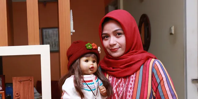 Gara-Gara Boneka Suzan, Ria Enes Ketagihan Pada Dunia Anak-Anak
