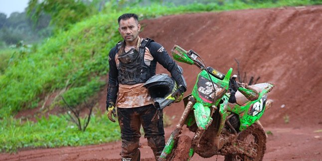 Because of Darius Sinathrya and Ibnu Jamil, Judika Has a New Hobby of Trail Riding