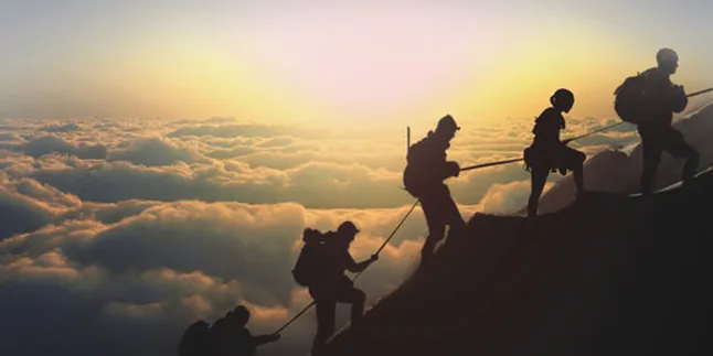 Gara-Gara Film 5CM, Omset Toko Perlengkapan Mendaki Gunung Naik