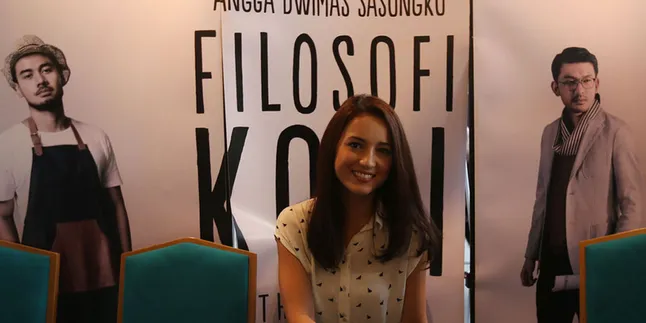 Gara-Gara 'FILOSOFI KOPI', Julie Estelle Makin Ahli Kopi Gara-Gara 'FILOSOFI KOPI', Julie Estelle Makin Ahli Kopi