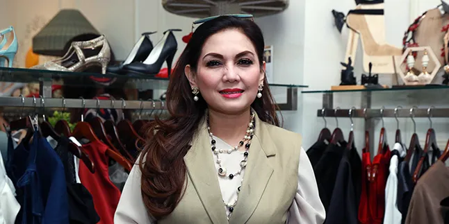 Gara-Gara Kue Kekinian Para Artis, Nia Daniati Makin Gemuk