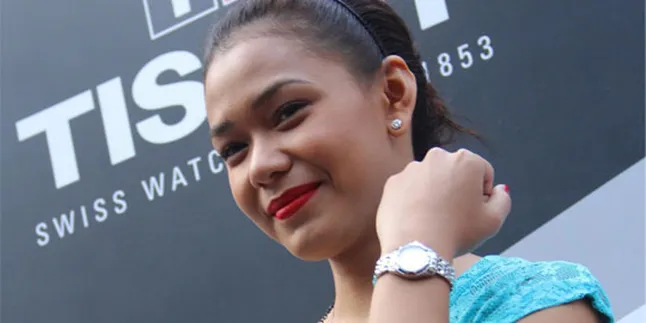 Gara-Gara Macet, Adinia Wirasti Pakai Jam Tangan