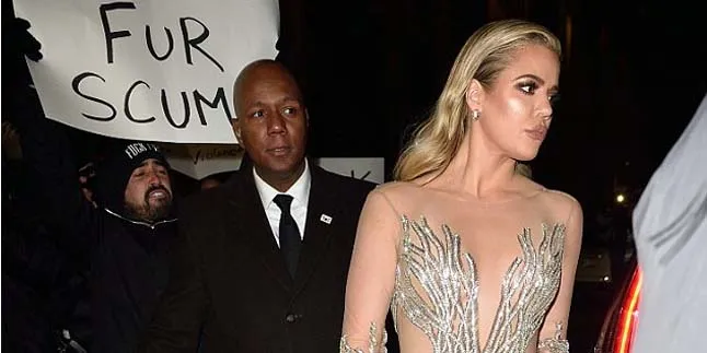 Gara-Gara Mantel Bulu, Keluarga Kardashian Dikatakan Sampah