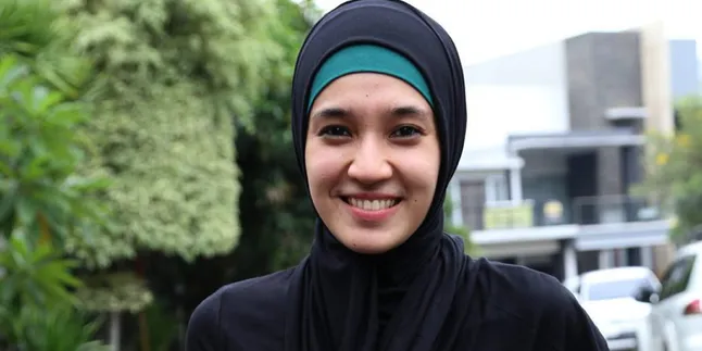 Gara-gara Teman, Dhini Aminarti Mendapat Hidayah Untuk Berhijab Gara-gara Teman, Dhini Aminarti Mendapat Hidayah Untuk Berhijab
