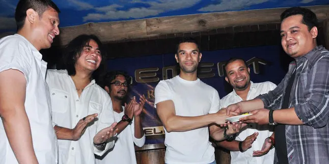 Garap Album Baru, Element Gelar Syukuran