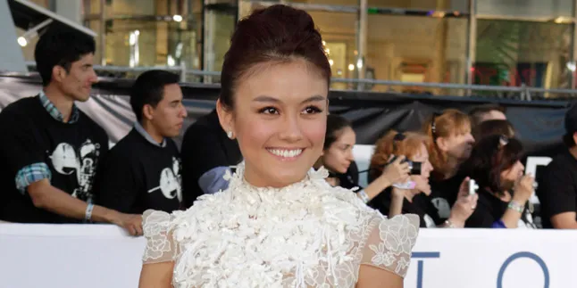 Gaun Agnes Monica di Black Carpet Acara Tom Cruise Gaun Agnes Monica di Black Carpet Acara Tom Cruise