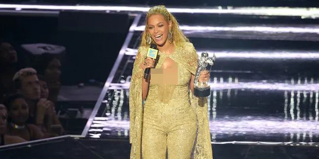 Gaun Blue Ivy di MTV VMA 2016 Ternyata Rancangan Desainer Kita!