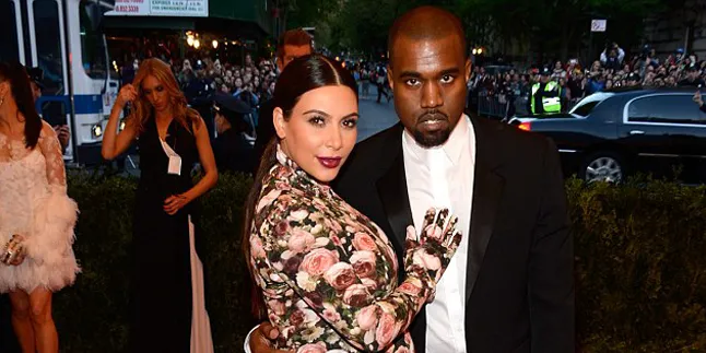 Gaun Bunga Ini Bikin Tangan Kim Kardashian 'Hilang"!