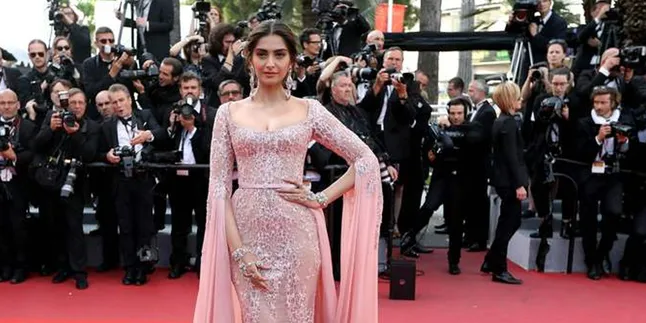 Gaun Ini Ungkap Persiapan Pernikahan Sonam Kapoor, Ternyata...