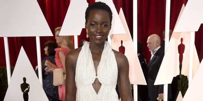 Gaun Mewah Lupita Nyong O di Oscars 2015 Hilang Dicuri Gaun Mewah Lupita Nyong O di Oscars 2015 Hilang Dicuri