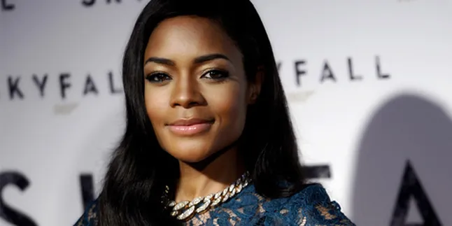 Gaun Terlalu Seksi, Artis Ini Nyaris Ekspos Bagian Pribadi