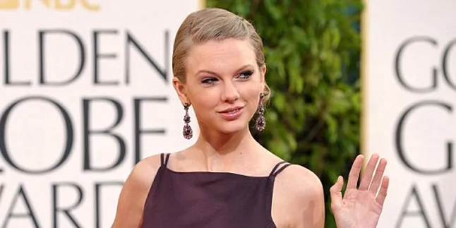 Gaun Terlalu Seksi, Taylor Swift Ekspose Bra di Red Carpet