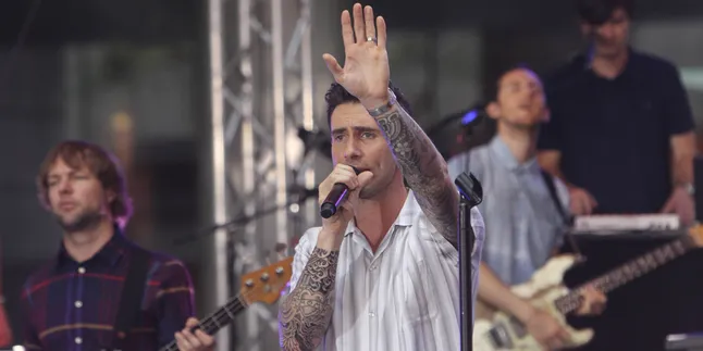 Gawat, Adam Levine 'Naksir' Dengan Aktor Kekar Ini