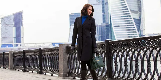 Gaya Cantik Selebriti Hollywood dengan Outerwear Trendi