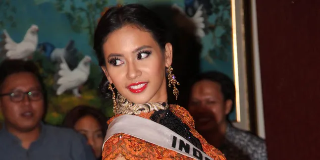 Gaya Elvira Devinamira di Panggung Miss Universe, Cantik Banget!