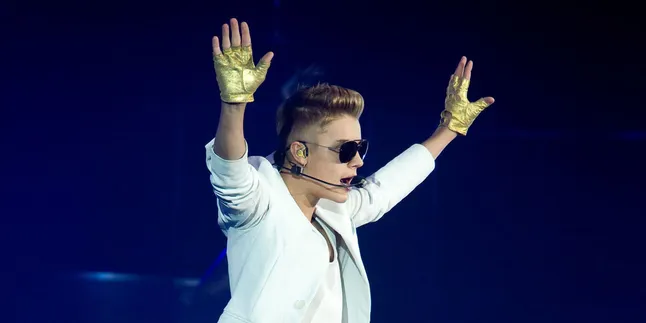 Gaya Justin Bieber Saat Menunggang Kuda, Keren Nggak Sih?