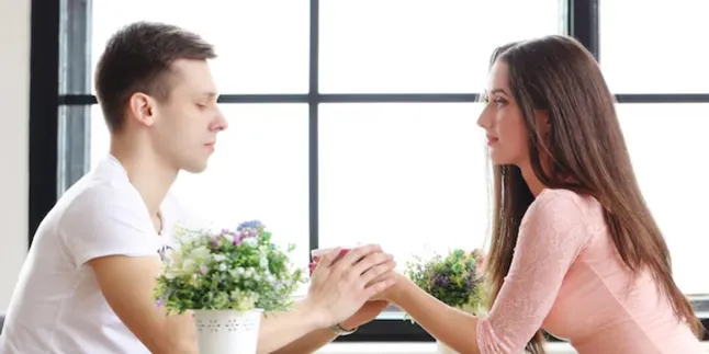 Gaya Komunikasi Perempuan yang Bisa Memikat Hati Pria, Rahasia untuk Hubungan yang Romantis