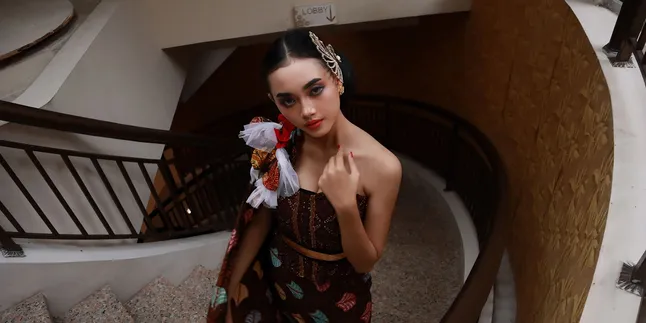 Gaya Kondangan Anak Muda Lebih Trendy dengan 5 Rekomendasi Batik Modern Gaya Kondangan Anak Muda Lebih Trendy dengan 5 Rekomendasi Batik Modern