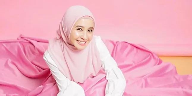 Gaya Laudya Cynthia Bella Saat Belanja Bulanan, Tetap Syar'i dan Patuhi Prokes Gaya Laudya Cynthia Bella Saat Belanja Bulanan, Tetap Syar'i dan Patuhi Prokes