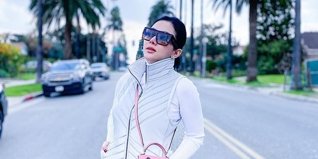 Syahrini's Affectionate Style While Cycling, Admitting Not Being a Regular Biker in the Morning