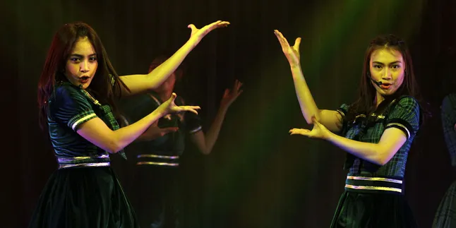 Gaya Member JKT48 Saat Jadi Model di Atas Catwalk, Cute!