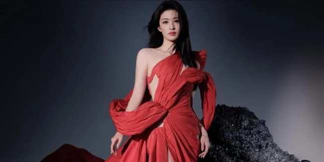 Wang Churan's OOTD Style, From Preppy to Glamour that Inspires