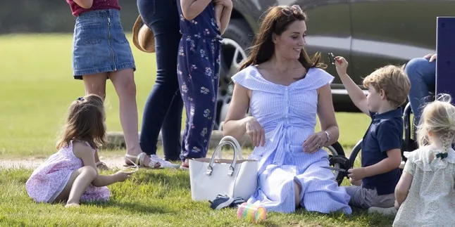 Gaya Parenting Ala Kate Middleton: Ingin Anak Hidup Normal dan Sederhana