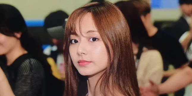 Gaya Rambut Baru, Tzuyu TWICE Makin Cute & Cantik Dengan Poni Depan Gaya Rambut Baru, Tzuyu TWICE Makin Cute & Cantik Dengan Poni Depan
