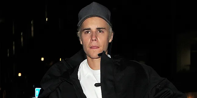 Gaya Seru Justin Bieber Kala Main Ski di Pegunungan Salju, Keren!