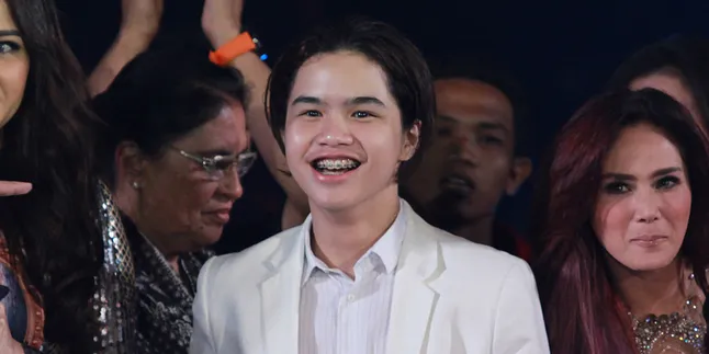 Gaya Super Keren, Ternyata Dul Lucky Laki Suka Makan Pete Gaya Super Keren, Ternyata Dul Lucky Laki Suka Makan Pete