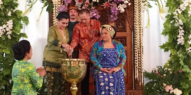 Gelar Acara Tujuh Bulanan, Uty Cicit Soeharto Pegang Adat Jawa