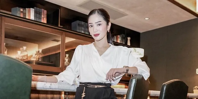 Gelar Kelas Make Up Bareng Fans, Bunga Zainal Berkolaborasi dengan MUA Ternama