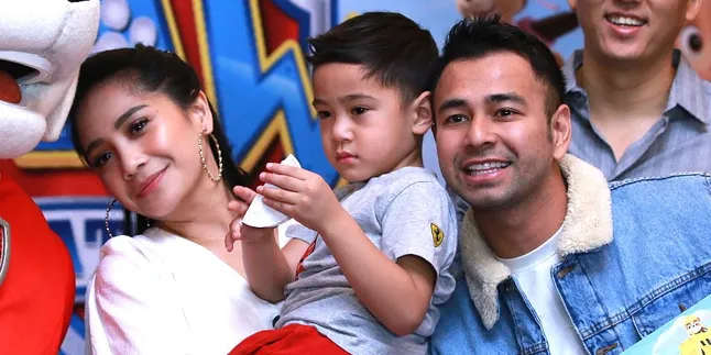 Gelar Tenda di Rumah, Raffi & Gigi Rayakan Ulang Tahun Rafathar dengan Sederhana Gelar Tenda di Rumah, Raffi & Gigi Rayakan Ulang Tahun Rafathar dengan Sederhana