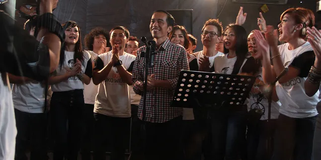 Gelisah, 'Relawan Salam Dua Jari' Beri Surat Terbuka Untuk Jokowi Gelisah, 'Relawan Salam Dua Jari' Beri Surat Terbuka Untuk Jokowi