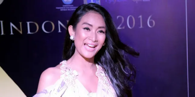 Gemar Koleksi Batik, Happy Salma Rogoh Kocek Hingga Puluhan Juta? Gemar Koleksi Batik, Happy Salma Rogoh Kocek Hingga Puluhan Juta?