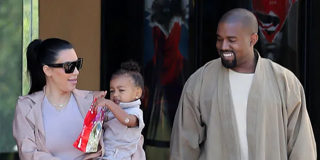 Gemas! Kala North West Beri Noda di Baju Seharga Rp 60 Juta Kim K